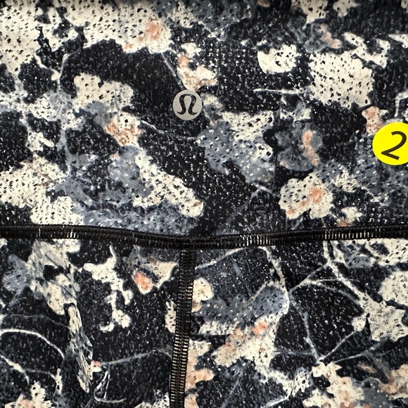 (2419) Lululemon Wunder Under Hi-Rise Tight 28" Sz 2 * LOVED - Picture 8 of 9